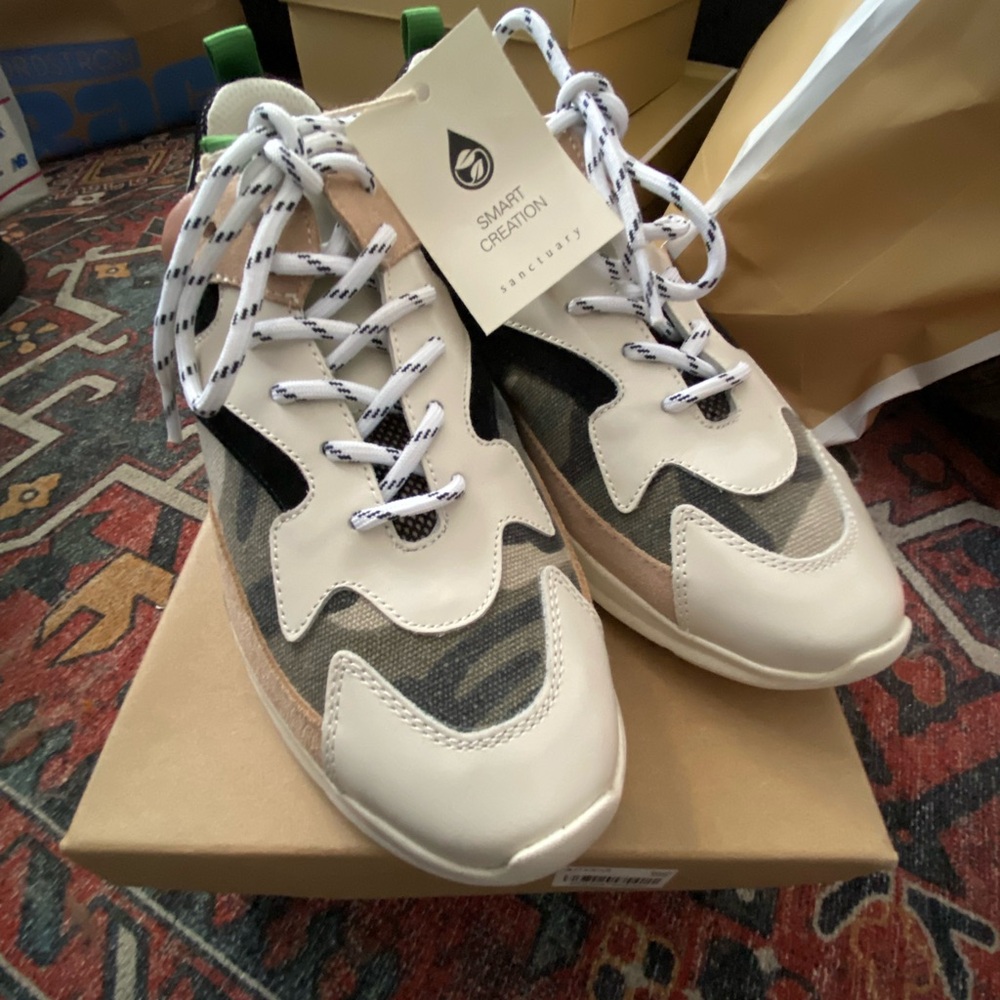 NWB: Women’s Sanctuary GROOVE Sneakers Camouflage Shoes 7.5